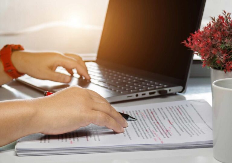Proofreading a tłumaczenie – kiedy warto zamówić korektę tekstu?